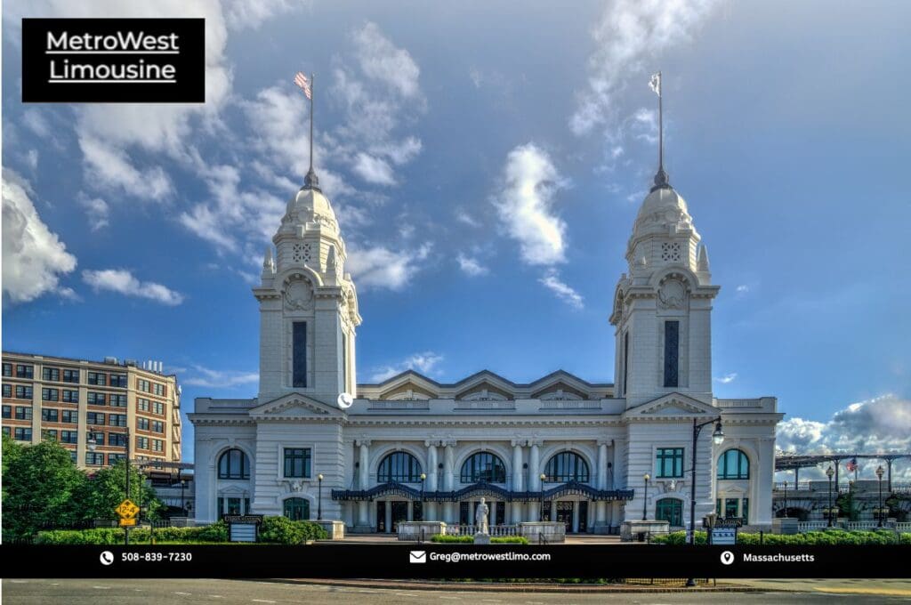 Picture of Main entrance of worcester train station in the day time,